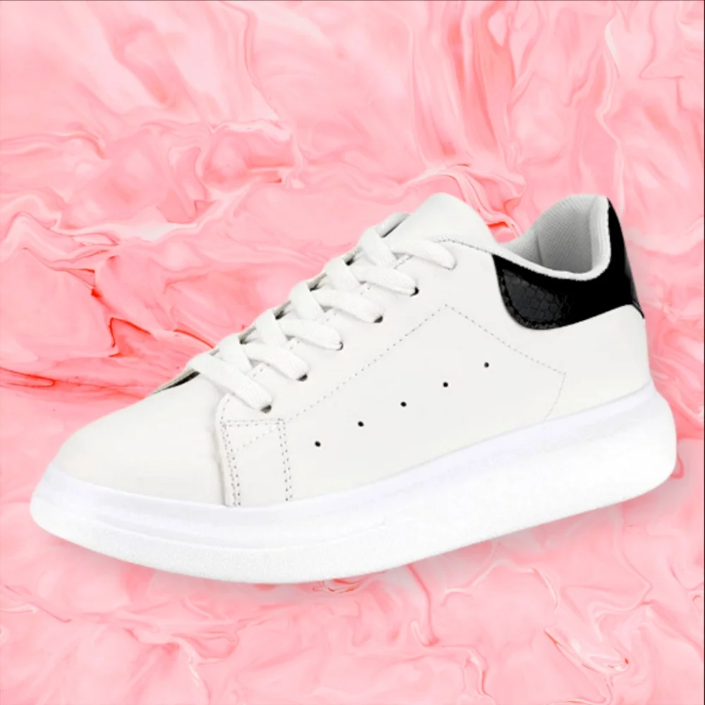 NWT Women's Sneakers White and Balck - Picture 1 of 6